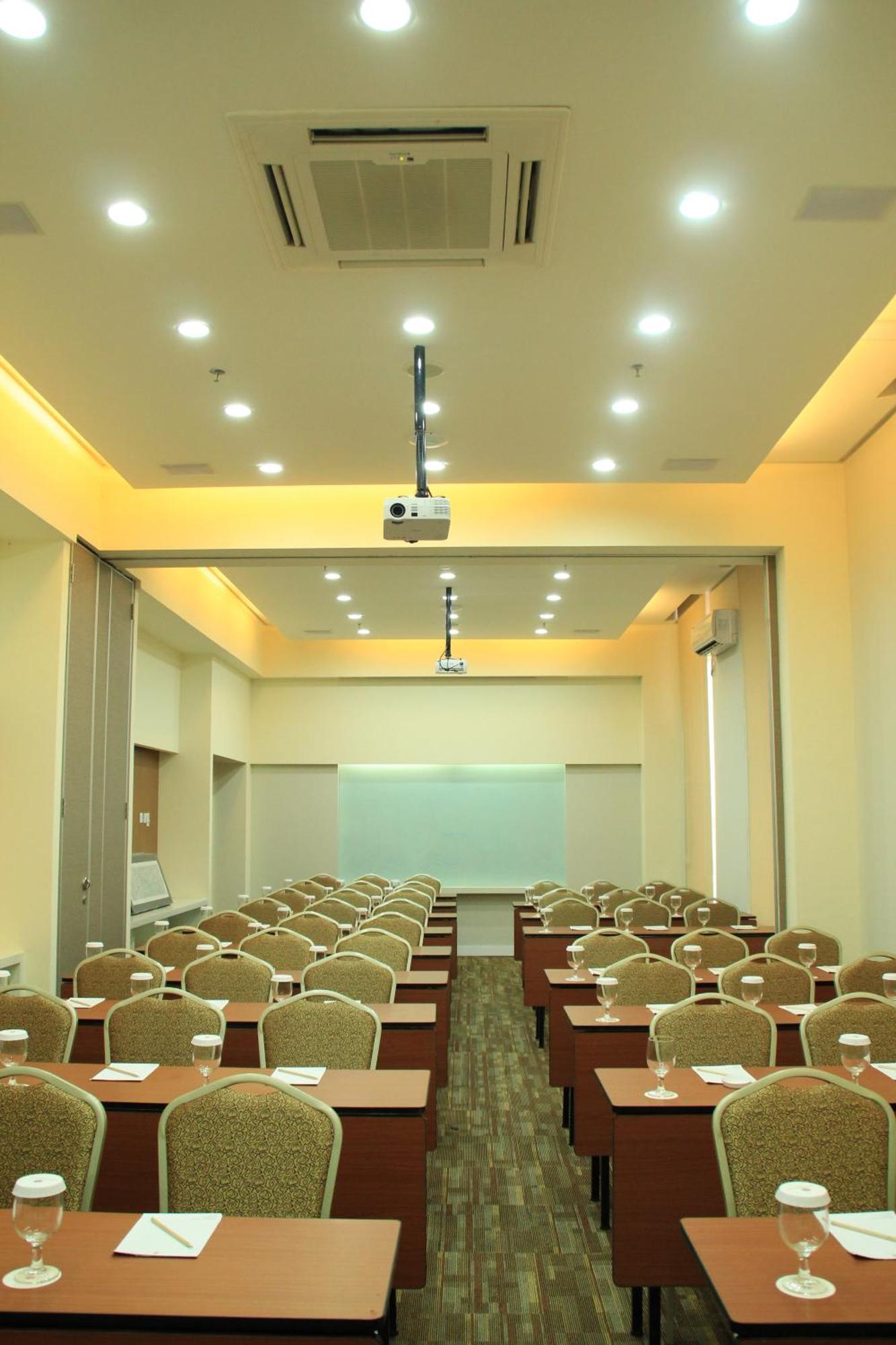 Kyriad Hotel Airport Jakarta Τάνγκερανγκ Εξωτερικό φωτογραφία